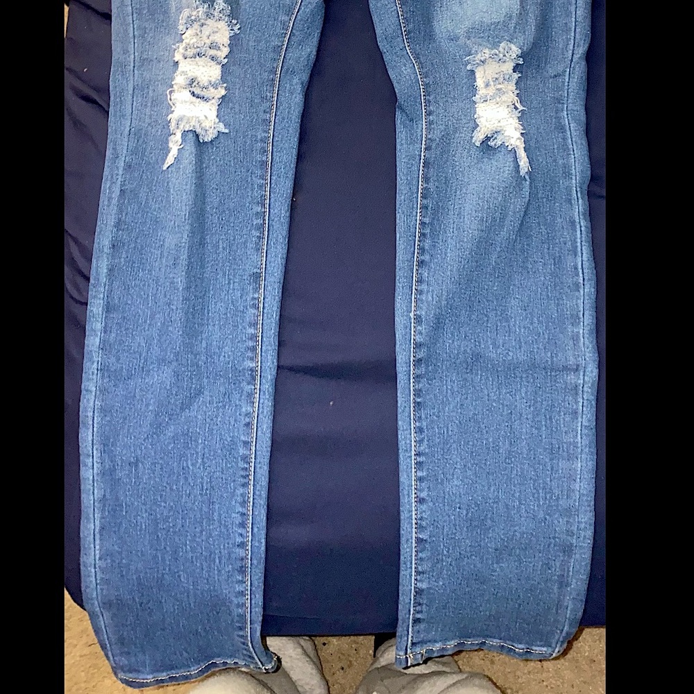 FASION NOVA RIPPED JEANS - Picture 4 of 4